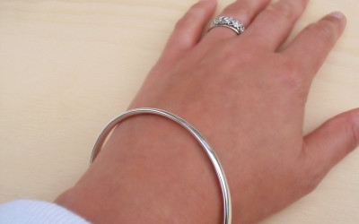 The Solid Silver Bangle: A Tale of Craft & Heartfelt Shine