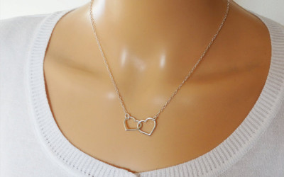 Silver Linked Hearts Necklace: Crafting Tales of Connection